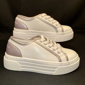 NWOT Steve Madden White and Pink Platform Sneakers Girls size 1.